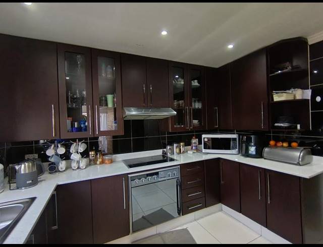 4 BEDROOM HOUSE FOR SALE IN WILGEHEUWEL